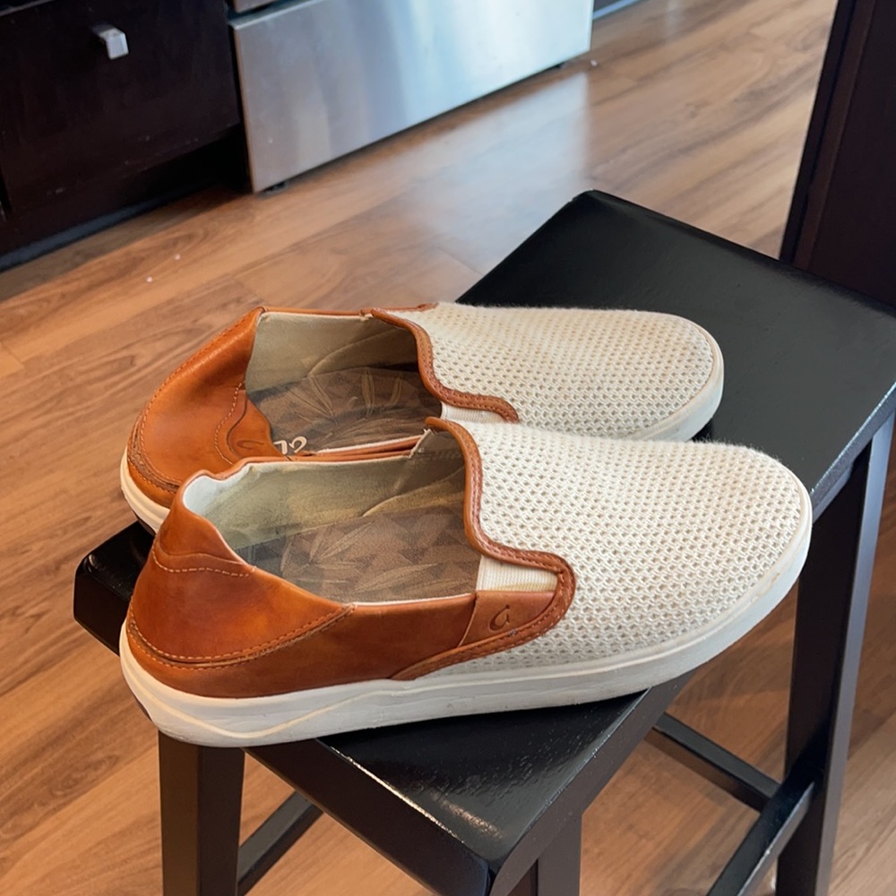 Slip On shoes with flexible heel feature
